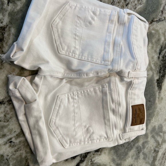 American Eagle shorts size 00, white. - Picture 2 of 3